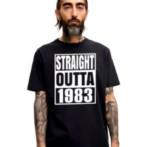 Staright Outta póló születésnapra, egyedi számmal, fekete színben