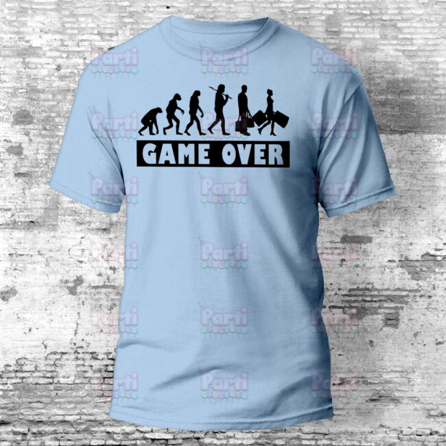 Póló legénybúcsúra Game Over felirattal és a férfiak evolúciójáról szóló ábrával.